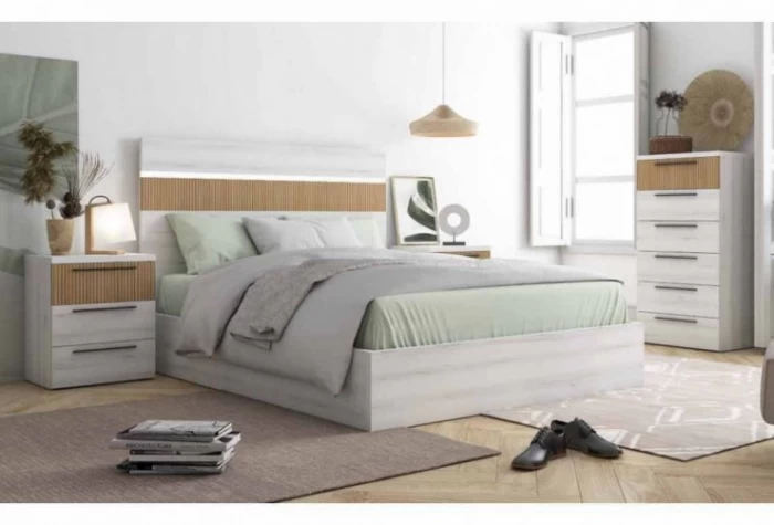 Cabecero y dos mesitas. Mod.Hay Conjuntos Dormitorio en Bilbao