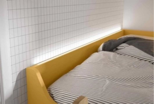 Dormitorio juvenil con cama elevada, Mod. Lando