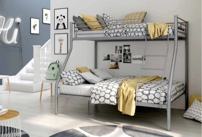 Litera metálica 135-90 quitamiedos y escalera, Mod. Bilbo