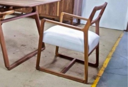 Sillón de madera nogal, Mod. Serangoon Sillas de Comedor en Bilbao