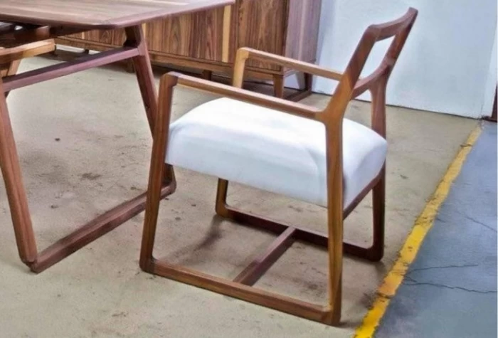 Sillón de madera nogal, Mod. Serangoon Sillas de Comedor en Bilbao